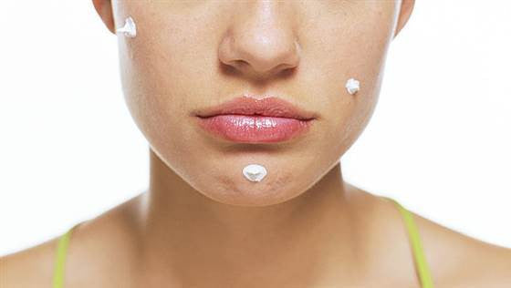 Discover the Top 3 Acne No-No's You Should be Avoiding This Summer